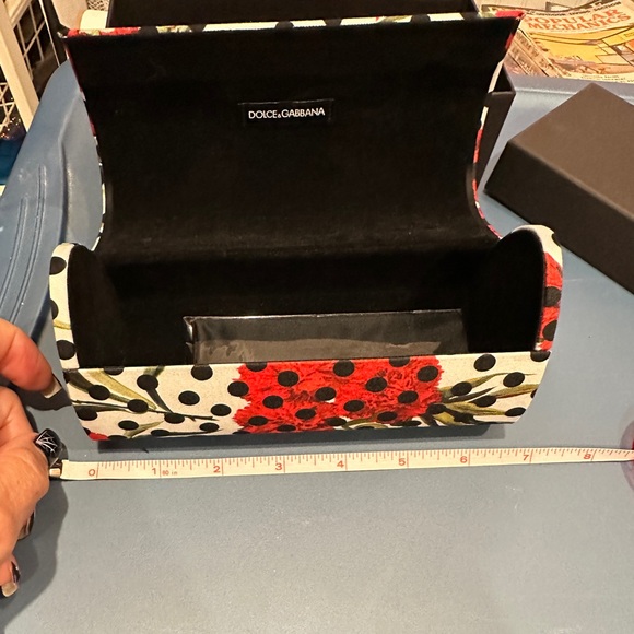 Dolce and Gabbana Case and Box - Picture 10 of 10